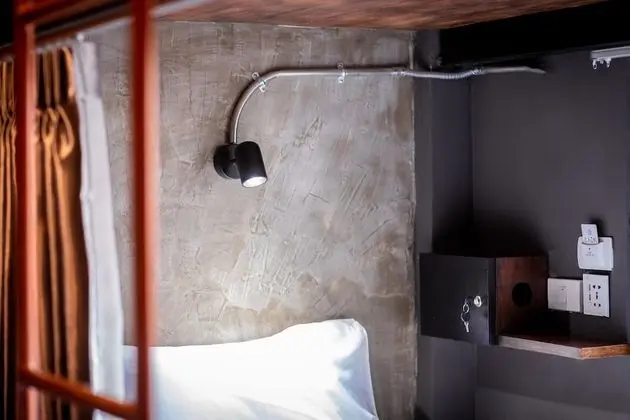 (3) 4-Bed in Mixed Dormitory