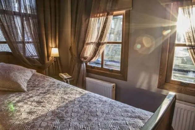 Çift Kişilik, Sokak Manzaralı
