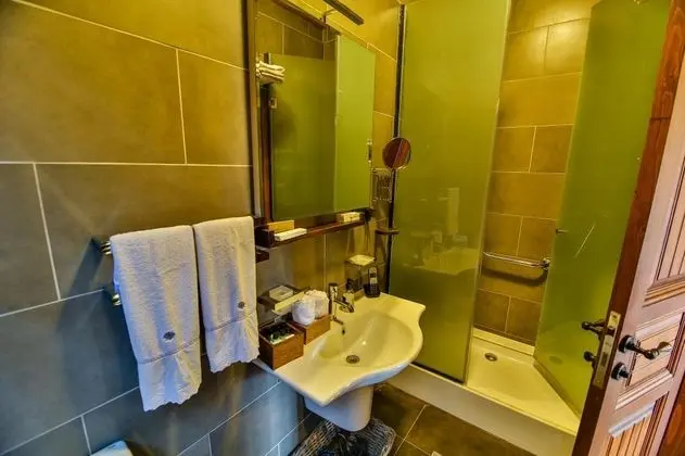 Çift Kişilik, Sokak Manzaralı