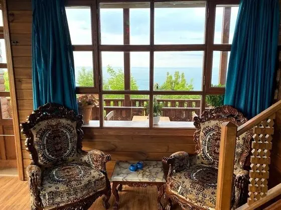 Suite, Deniz ve Dağ Manzaralı, Jakuzili