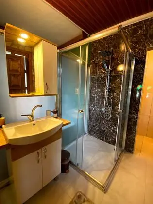 Suite, Deniz ve Dağ Manzaralı, Jakuzili