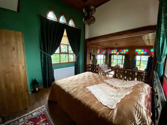 Suite, Deniz ve Dağ Manzaralı, Jakuzili
