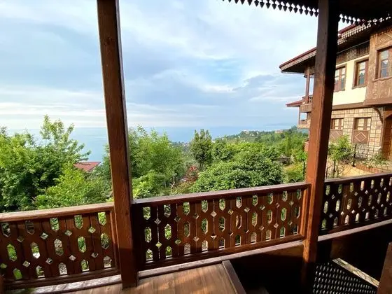 Suite, Deniz ve Dağ Manzaralı, Jakuzili