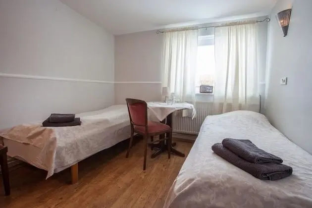 Tek Büyük veya İki Ayrı Yataklı Oda, Ortak Banyo