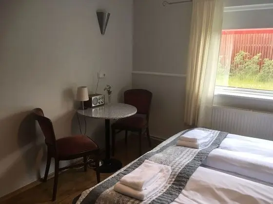 Tek Büyük veya İki Ayrı Yataklı Oda, Ortak Banyo