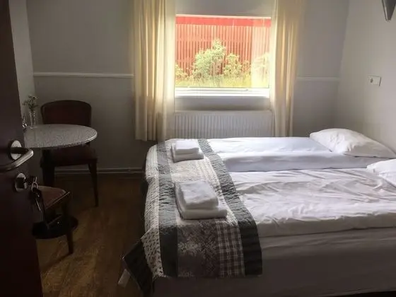 Tek Büyük veya İki Ayrı Yataklı Oda, Ortak Banyo