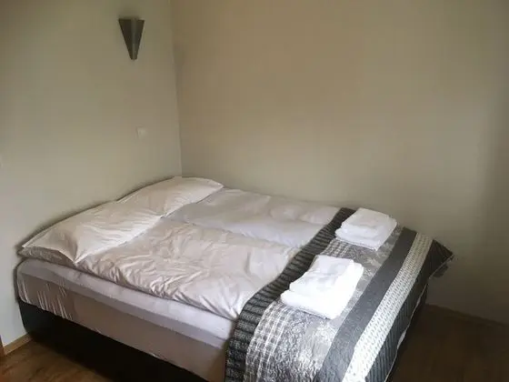 Tek Büyük veya İki Ayrı Yataklı Oda, Ortak Banyo