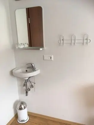 Tek Büyük veya İki Ayrı Yataklı Oda, Ortak Banyo