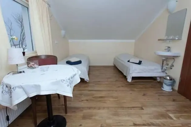 Üç Kişilik Oda, Ortak Banyo