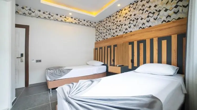 Twin, Sokak Manzaralı