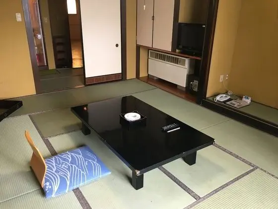 Traditional Oda, Göl Manzaralı (Japanese Style, For 5 People)