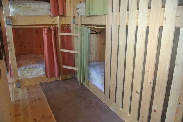 Ortak Ranzalı Oda, Sadece kadınlar için, Sigara İçilmez (For 4 people)