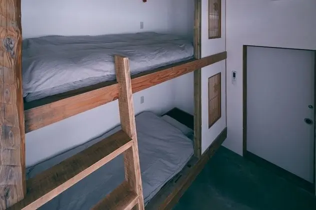 Ortak Ranzalı Oda, Sadece kadınlar için (  4)