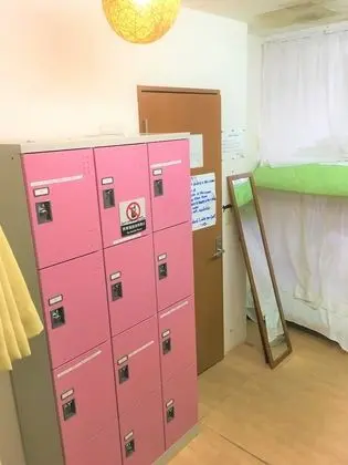 Ortak Ranzalı Oda, Sadece kadınlar için