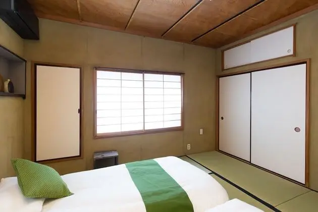 Ev (Private Vacation Home, Room 1)