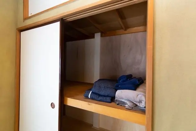Ev (Private Vacation Home, Room 1)