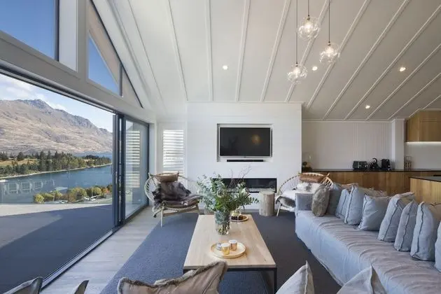 Luxury Villa, 4 Yatak Odası, Göl Manzaralı