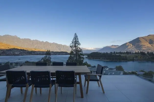 Luxury Villa, 4 Yatak Odası, Göl Manzaralı