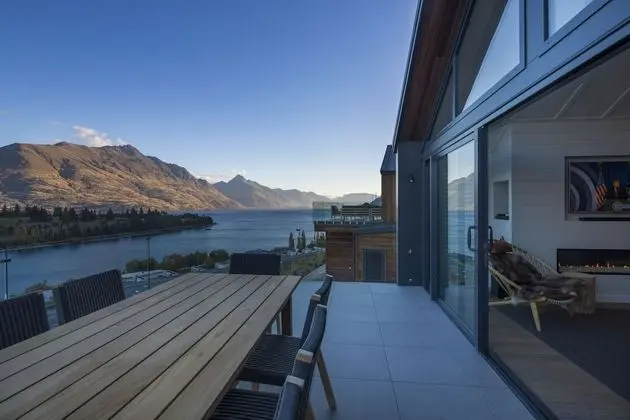 Luxury Villa, 4 Yatak Odası, Göl Manzaralı