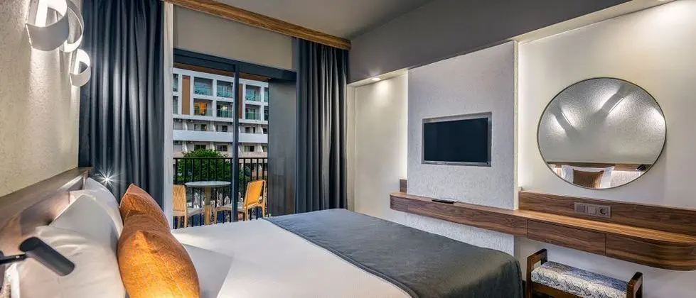 Deluxe Havuz Manzaralı