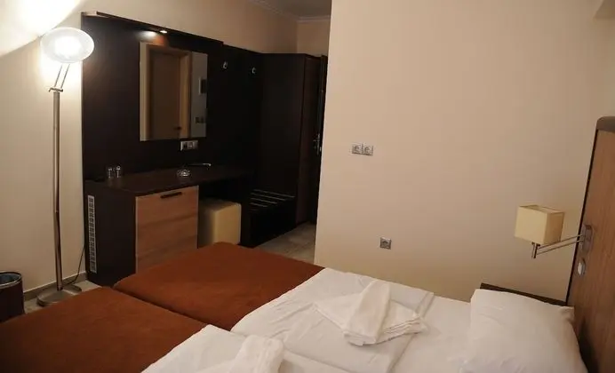 Üç Kişilik Oda, Bahçe Manzaralı
