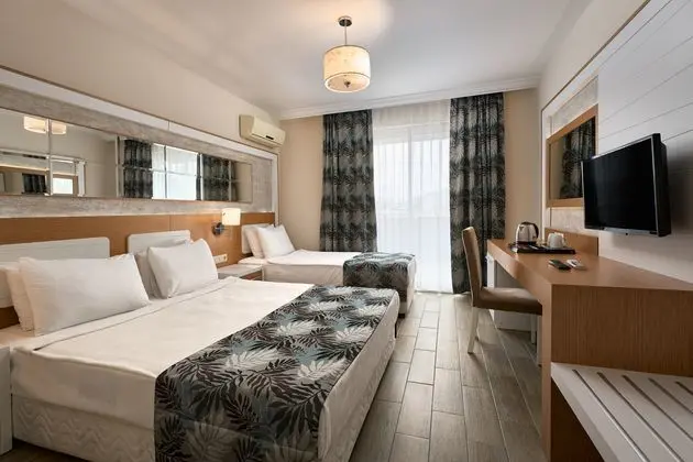 https://images.etstur.com/imgproxy/resize/2560x1440/files/images/hotelImages/etsrooms/404/Kaila_Beach_Hotel_20250514164027_0.jpg