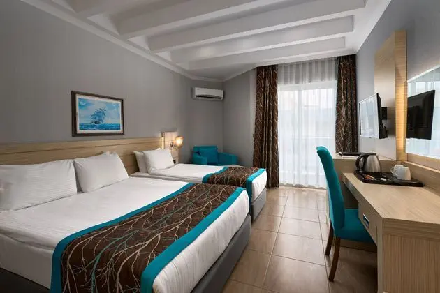 https://images.etstur.com/imgproxy/resize/2560x1440/files/images/hotelImages/etsrooms/404/Kaila_Beach_Hotel_20250514164027_3.jpg