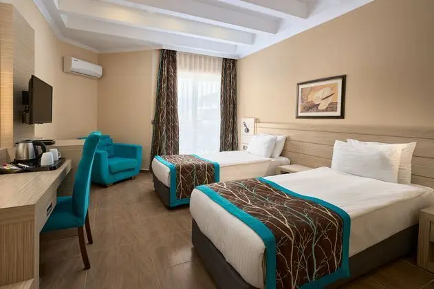 https://images.etstur.com/imgproxy/resize/2560x1440/files/images/hotelImages/etsrooms/404/Kaila_Beach_Hotel_20250514164132_0.jpg
