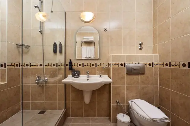 https://images.etstur.com/imgproxy/resize/2560x1440/files/images/hotelImages/etsrooms/405/Kaila_City_Hotel_20250514160910_0.jpg