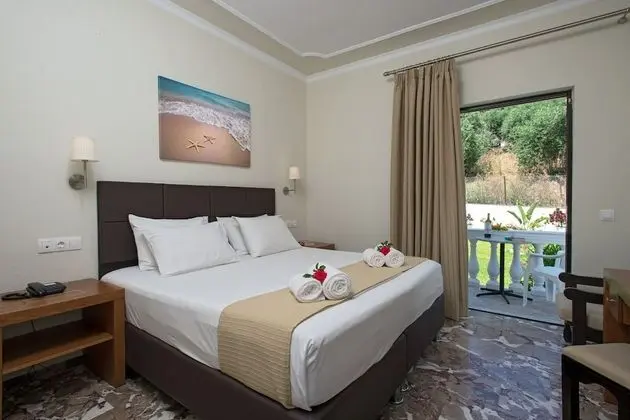 Standard Tek Büyük veya İki Ayrı Yataklı Oda (Mountain view or Garden view)