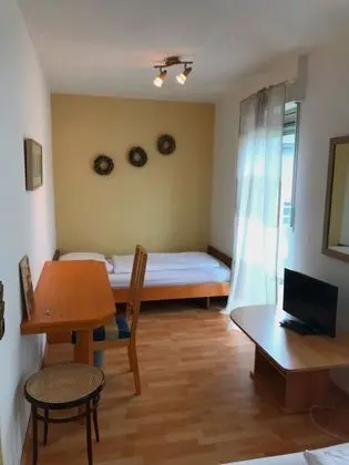 Üç Kişilik Oda