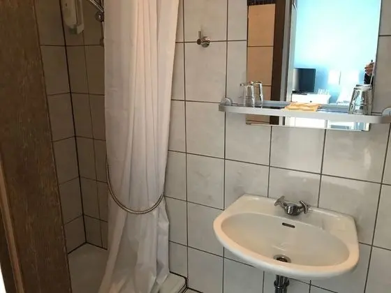 Üç Kişilik Oda