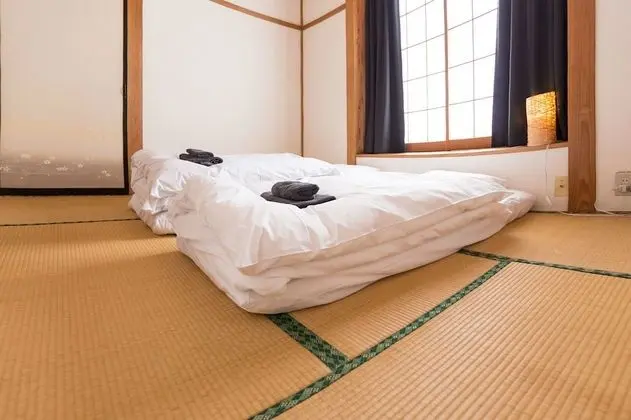 Traditional İki Ayrı Yataklı Oda, Ortak Banyo (Japanese Style, Small)