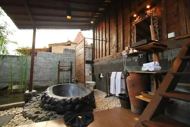 Villa (Bale)