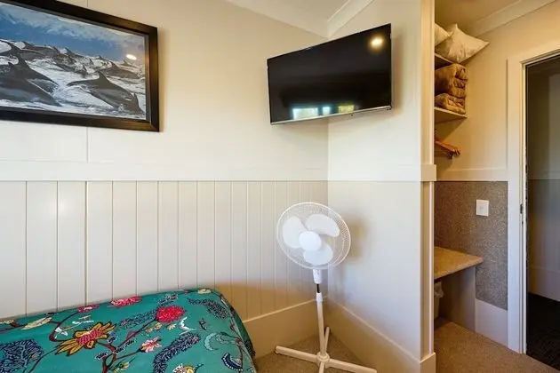 Swallows Nest with Shared Bathroom