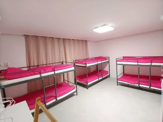 Ortak Ranzalı Oda, Sadece kadınlar için, Ortak Banyo (103, 6 people)