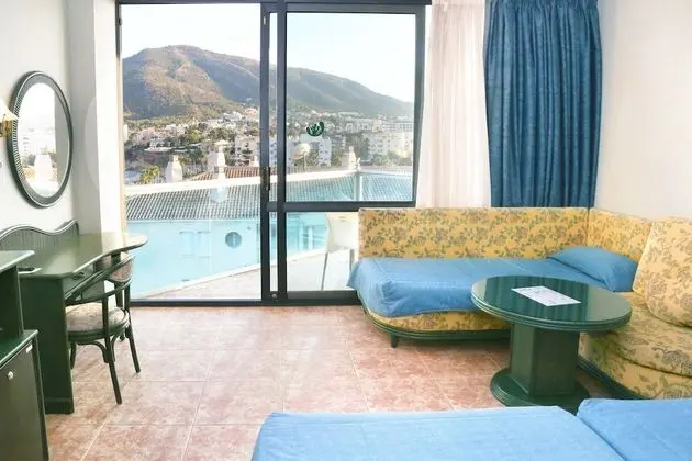 Family Oda, Balkon, Kısmi Deniz Manzaralı