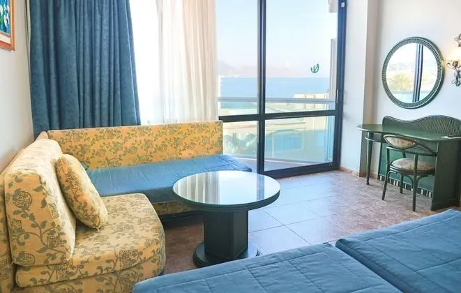 Family Oda, Balkon, Kısmi Deniz Manzaralı