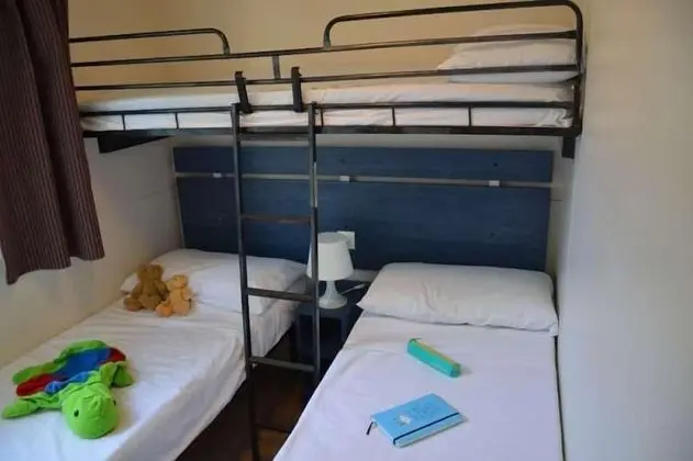 Ortak Ranzalı Oda, Karma Ranzalı Oda (Bunk Bed)