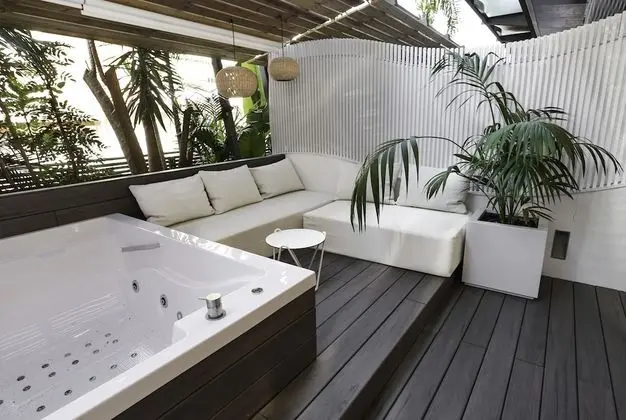 Deluxe Tek Büyük Yataklı Oda, Sıcak Su Küveti