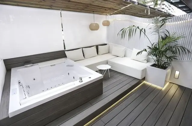 Deluxe Tek Büyük Yataklı Oda, Sıcak Su Küveti