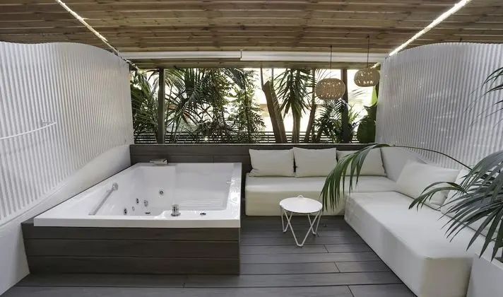 Deluxe Tek Büyük Yataklı Oda, Sıcak Su Küveti