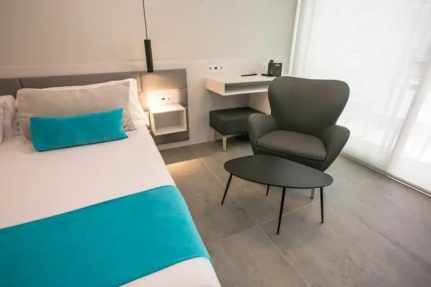 Üç Kişilik Oda