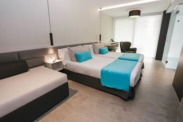 Üç Kişilik Oda, Havuz Manzaralı (Urban)