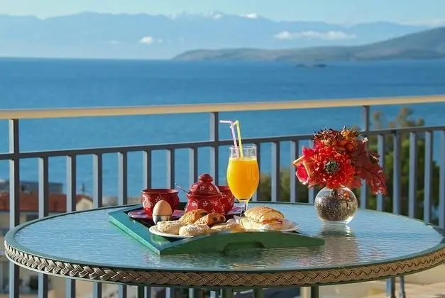 Üç Kişilik Oda, Deniz Manzaralı