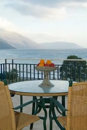 Üç Kişilik Oda, Deniz Manzaralı