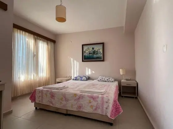 Aile Odası, Havuz ve Bahçe Manzaralı, 1. Kat