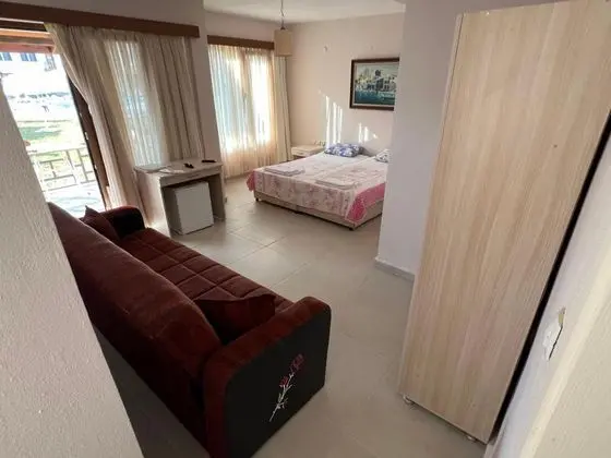 Aile Odası, Havuz ve Bahçe Manzaralı, 1. Kat