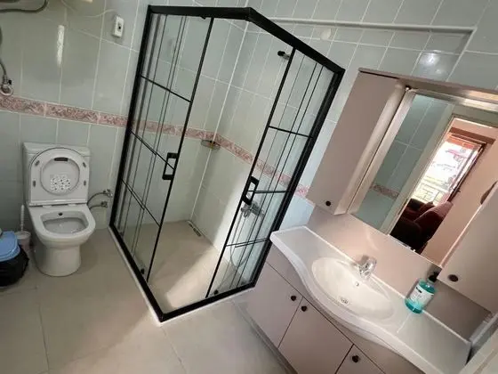Aile Odası, Havuz ve Bahçe Manzaralı, 1. Kat