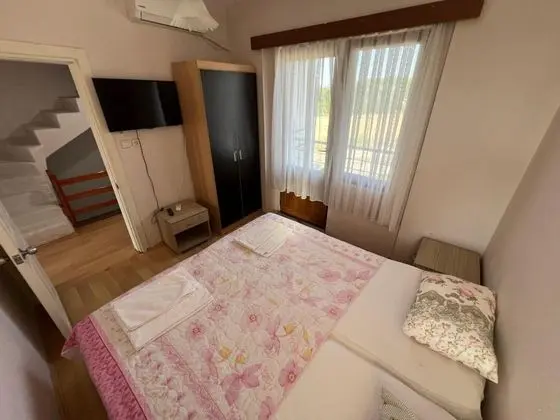 Aile Odası, Havuz ve Bahçe Manzaralı, Aileye Özel